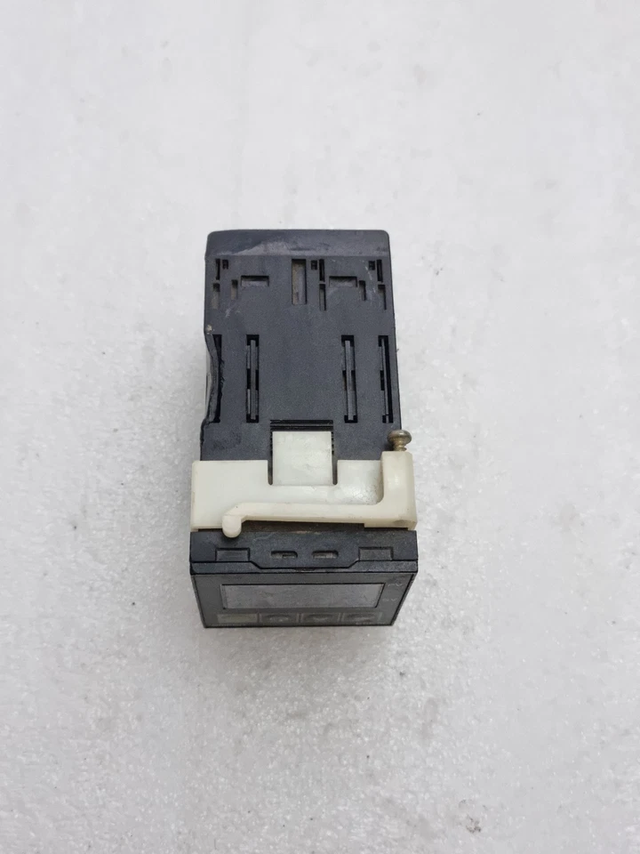 OMRON E5CN TEMPERATURE CONTROLLER 100-240VAC E5CN MADE IN JAPAN